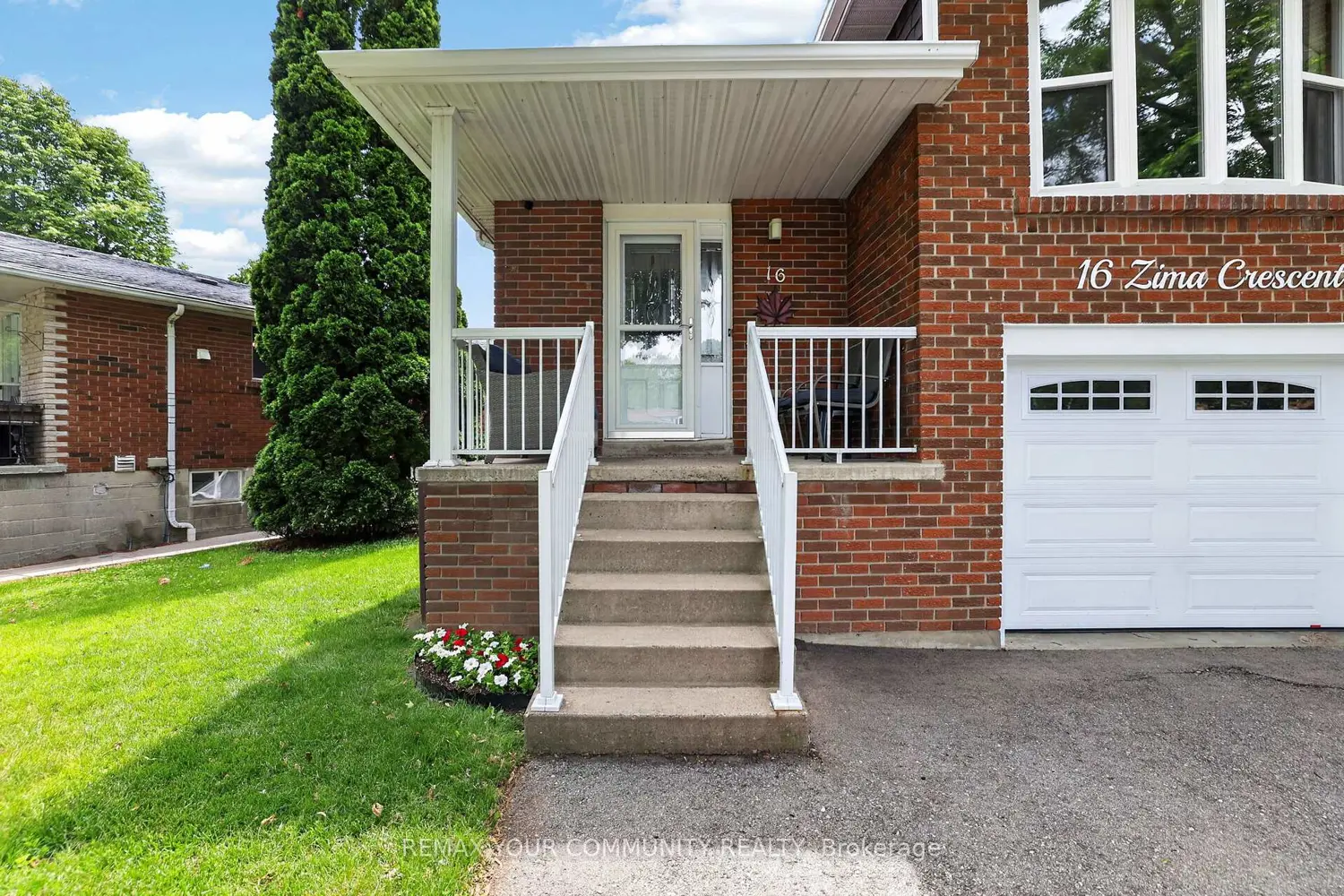 16 Zima Crescent photo 3