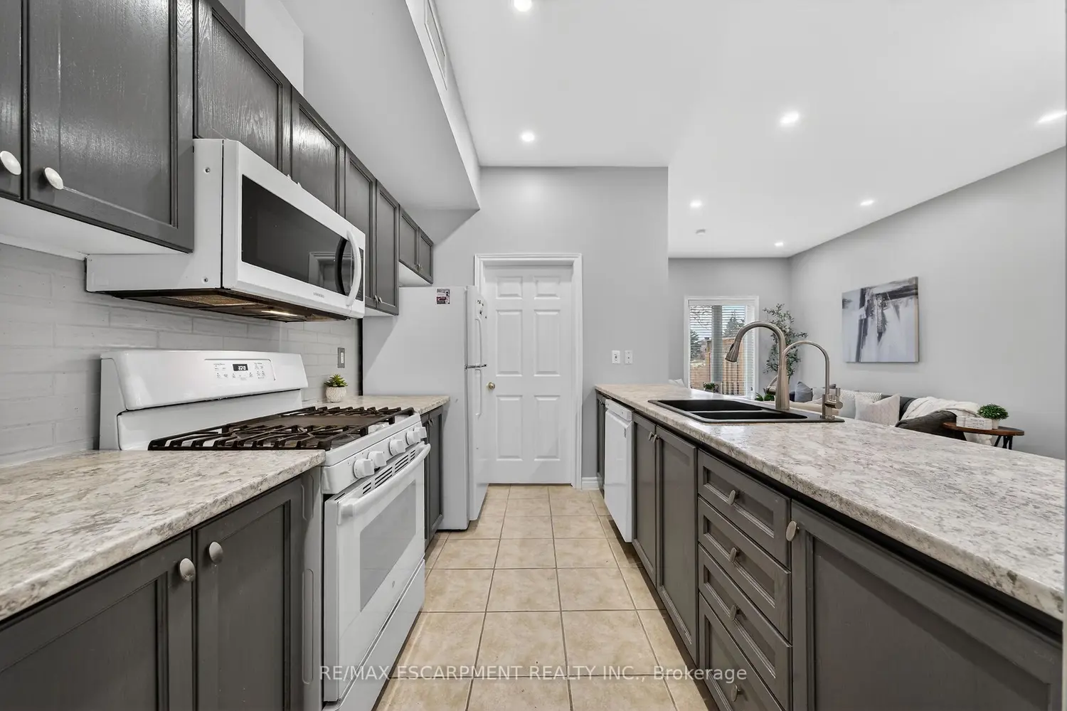 60 Natalia Avenue 4 photo 4
