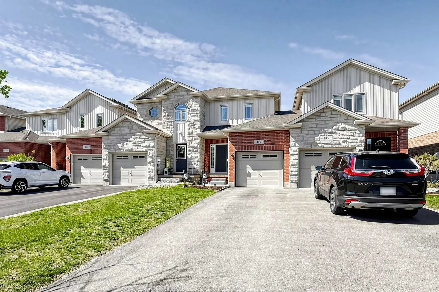 195 Banting Crescent photo 2