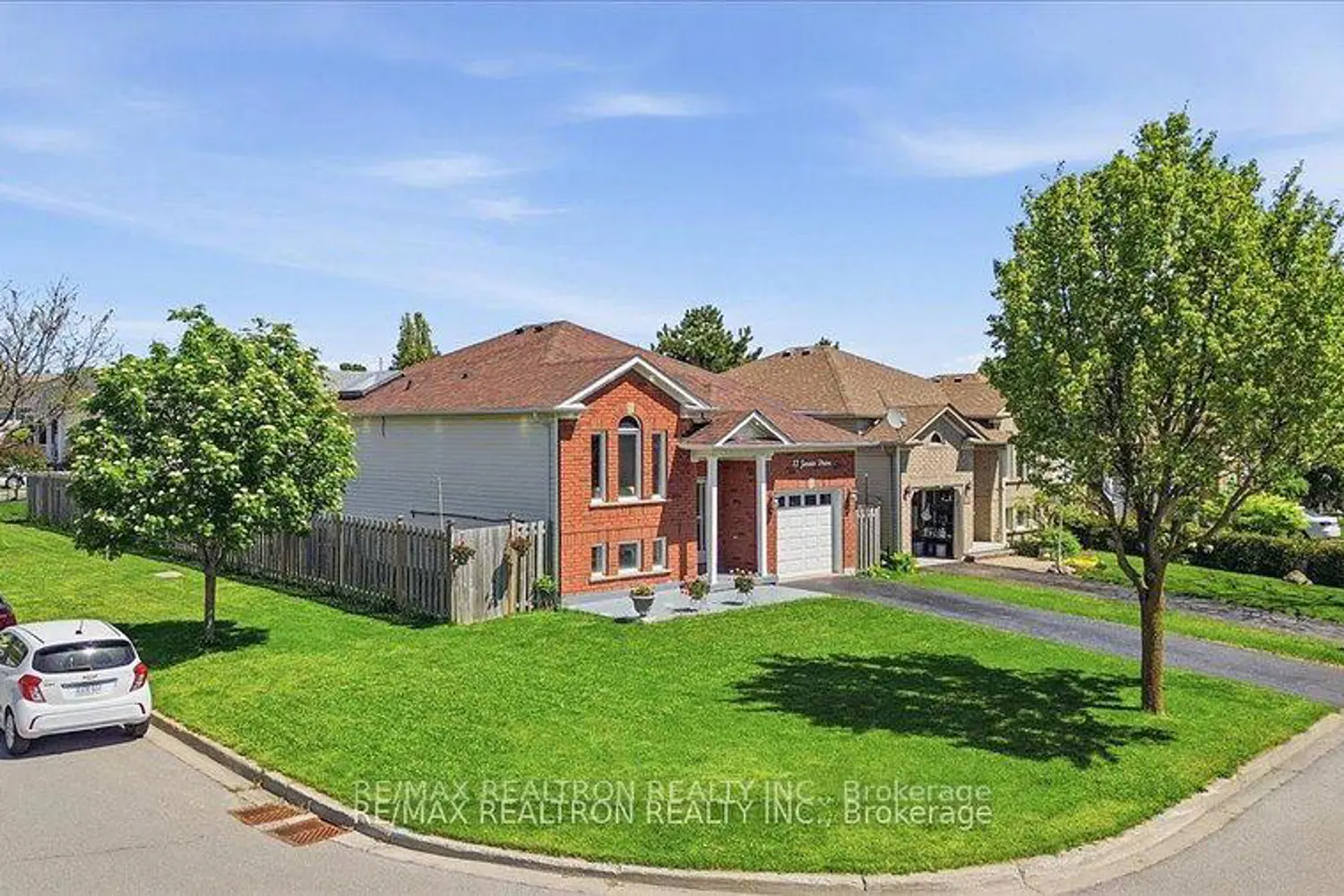 12 Jarvis Drive photo 2