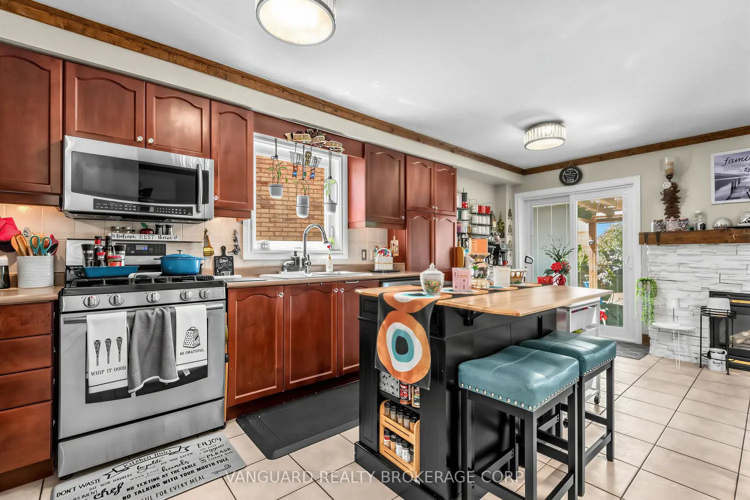 111 Grapevine Road photo 3