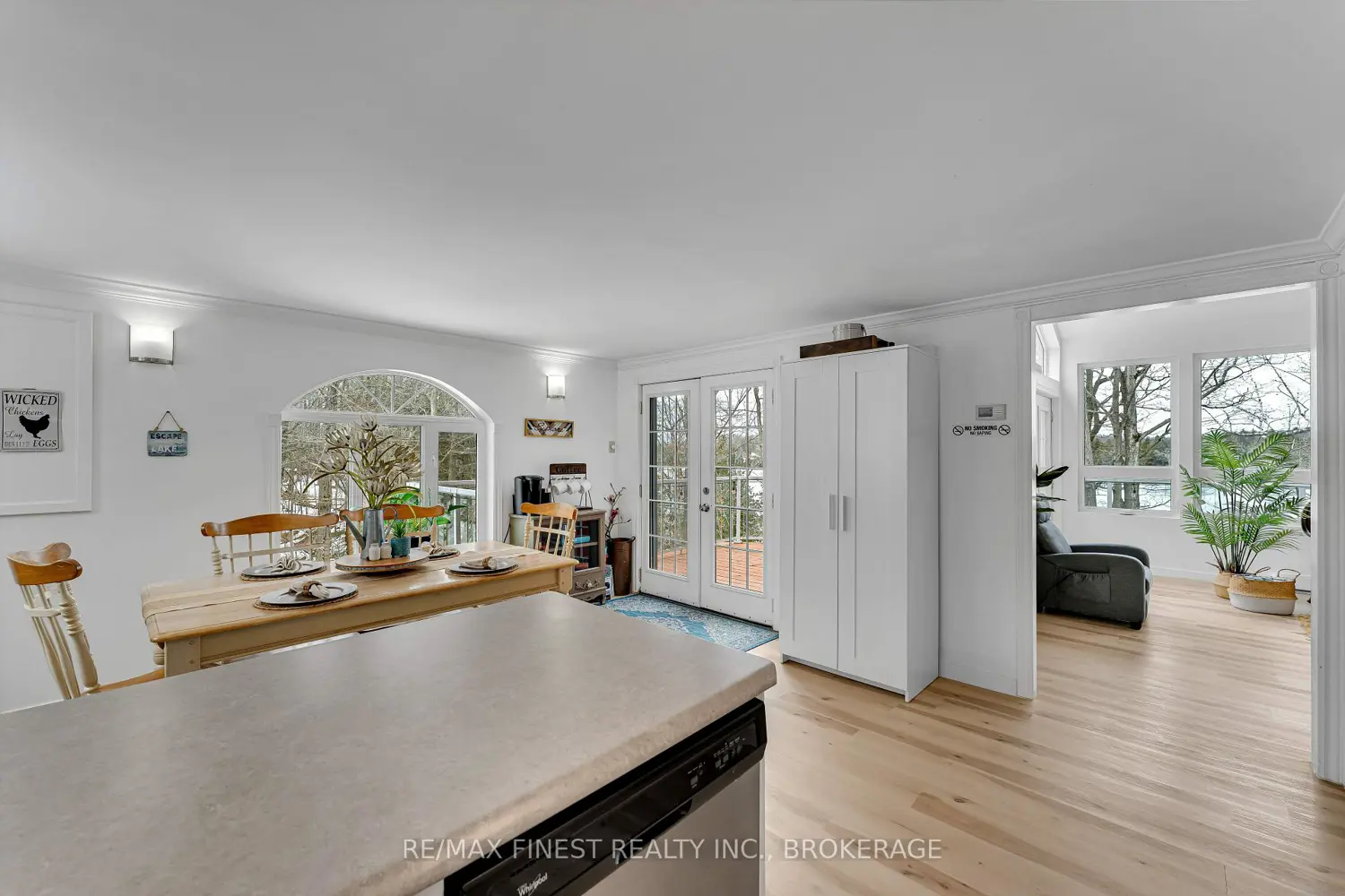 1066 Mountvale Point Road photo 3