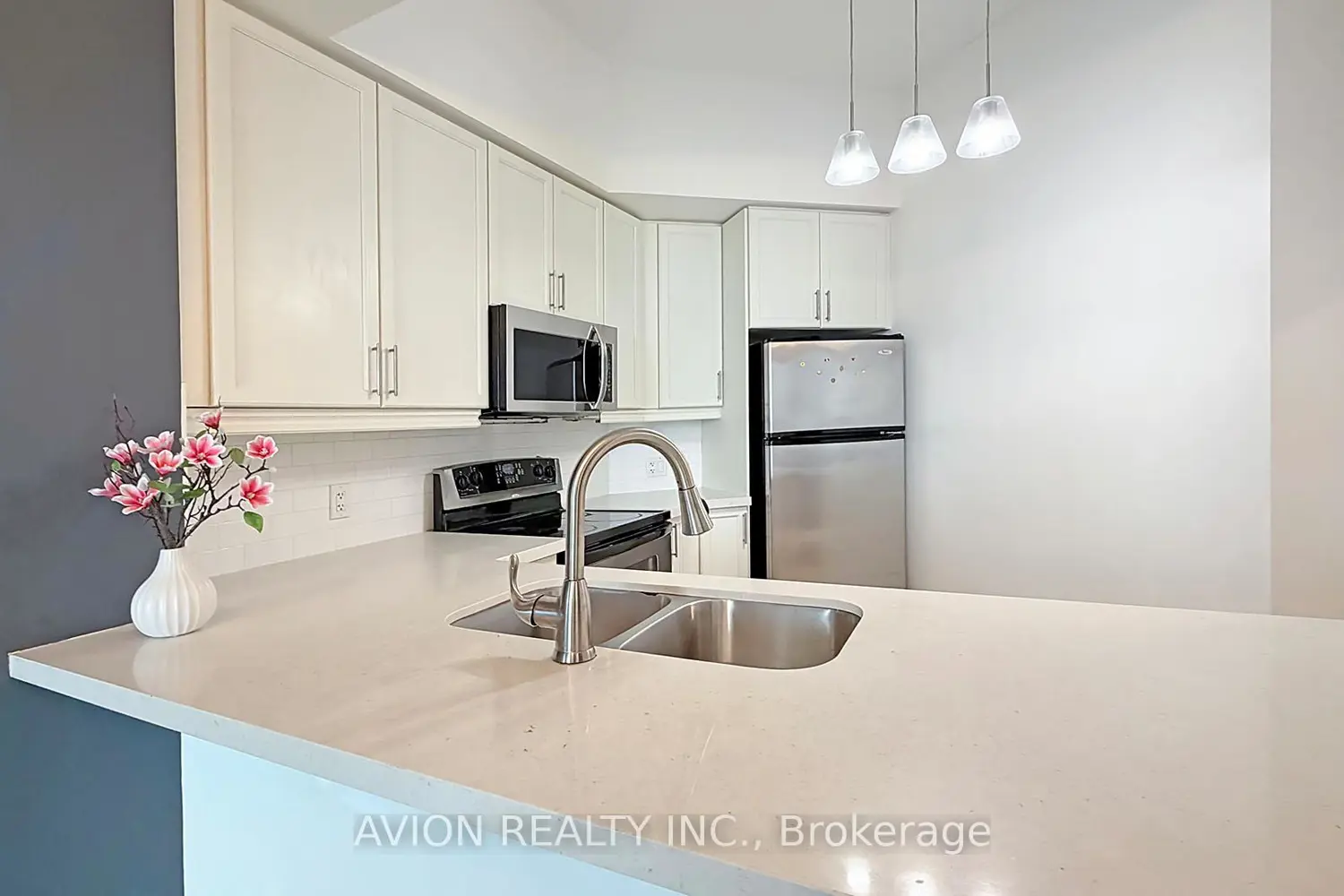 70 Absolute Avenue 2905 photo 5