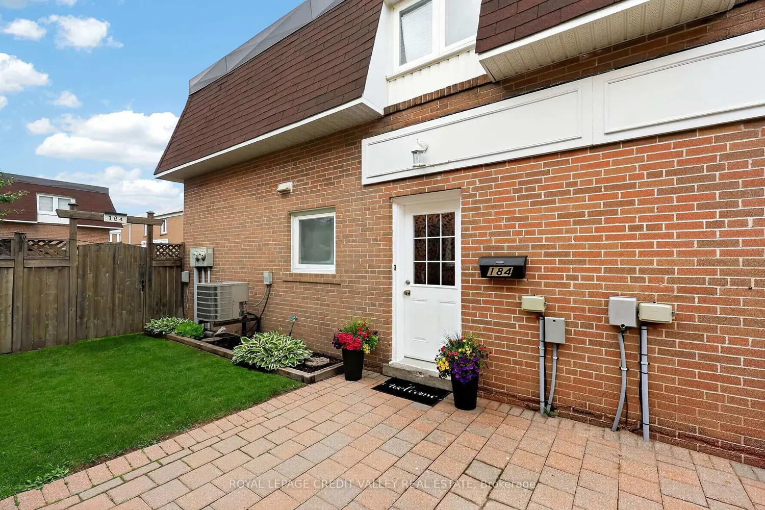 184 Town House Crescent 184