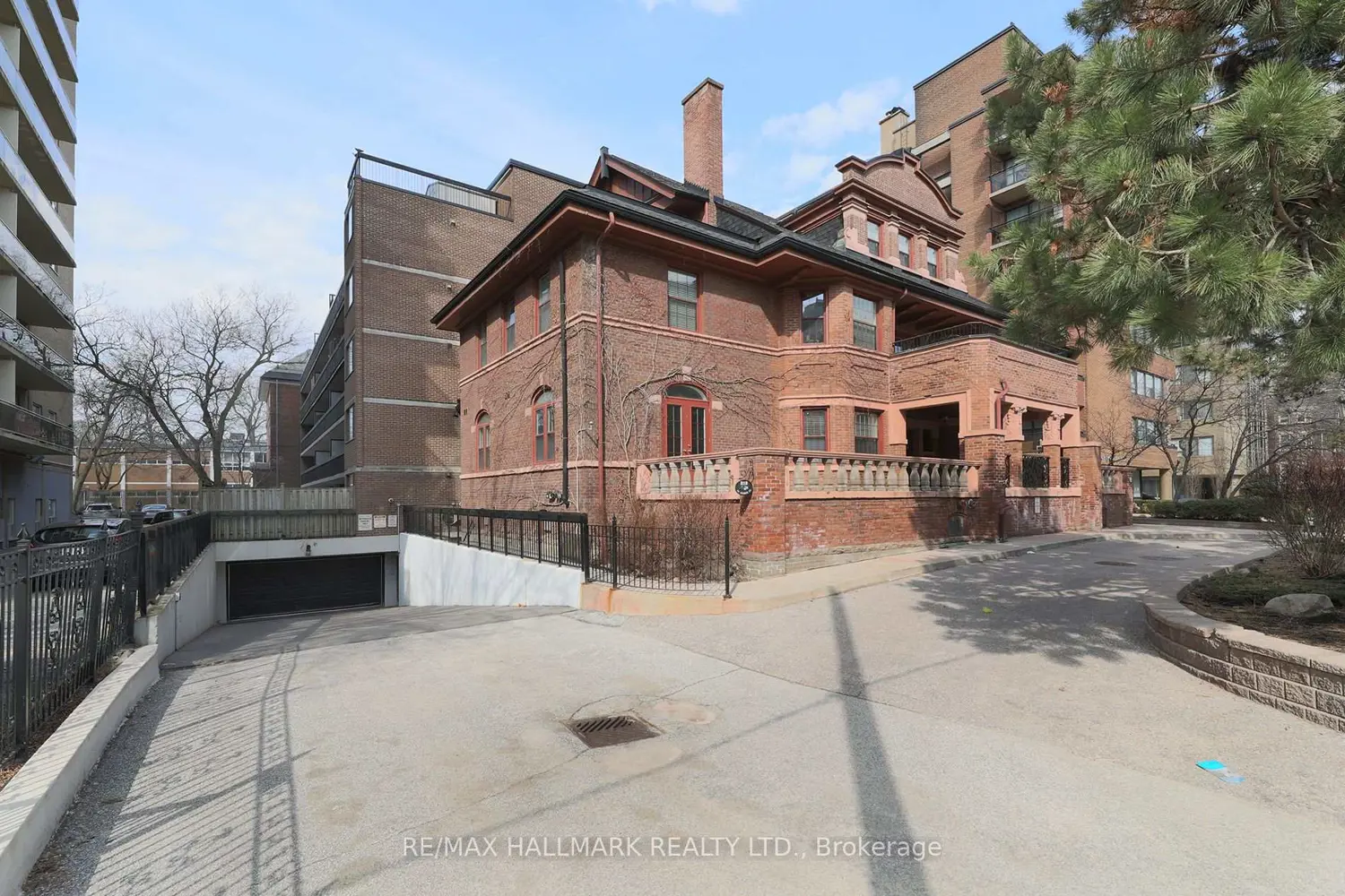 212 St George Street 106