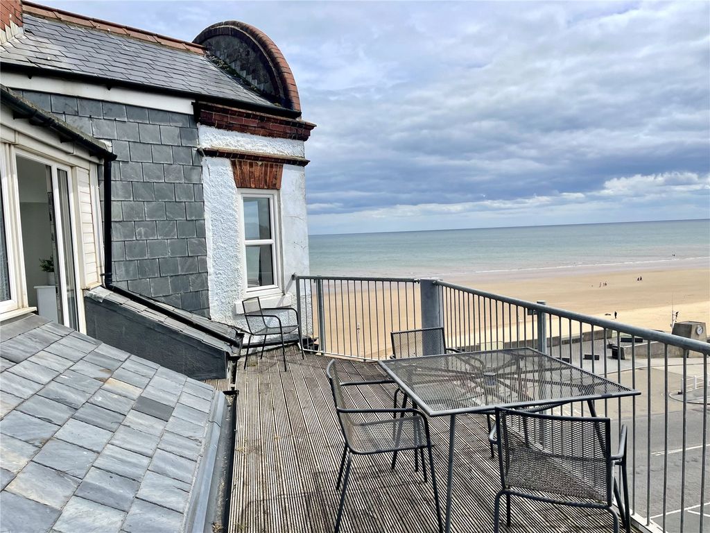 2 bed flat for saleSouth Marine Drive, Bridlington, East Yorkshire YO15