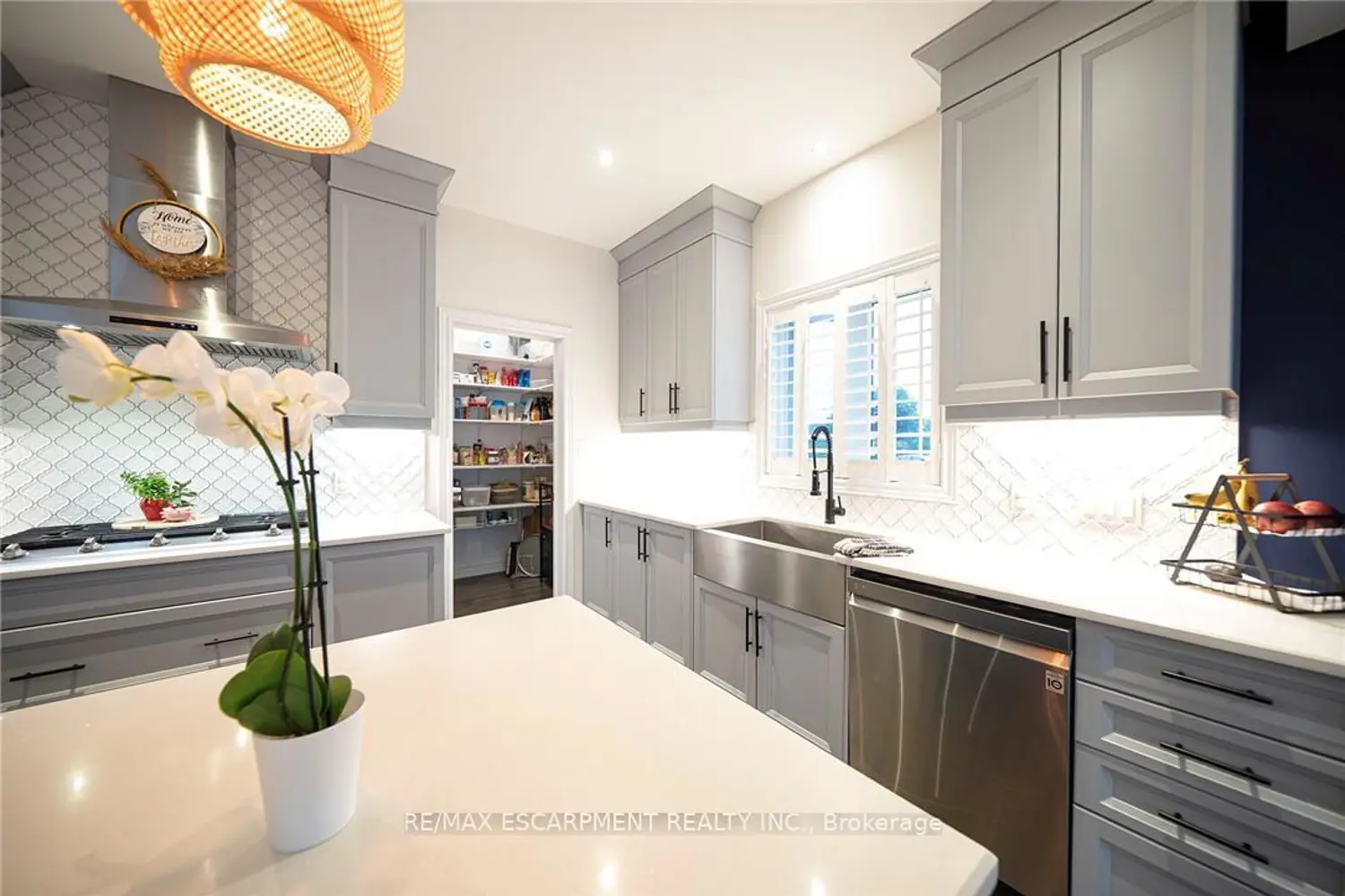 73 Eleanor Avenue photo 4