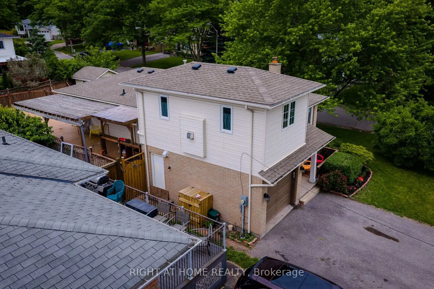 62 Hazel Street photo 3