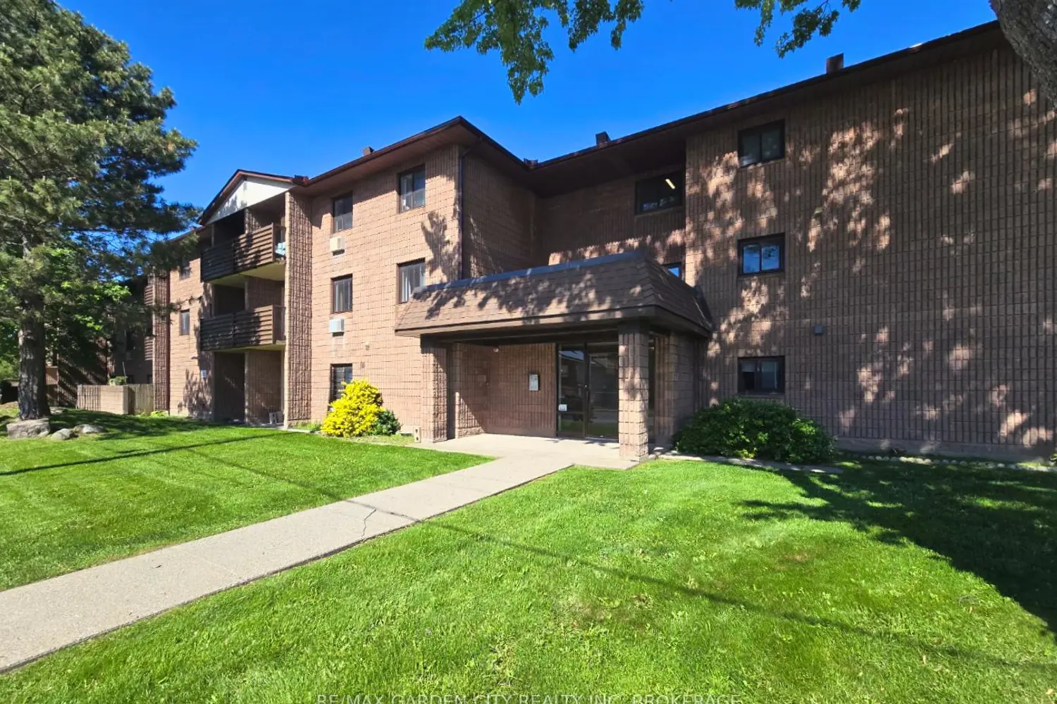 72 Main Street 211