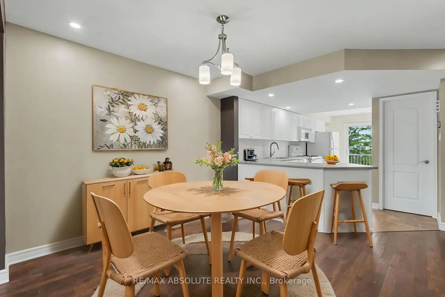 294 Cresthaven Drive photo 4