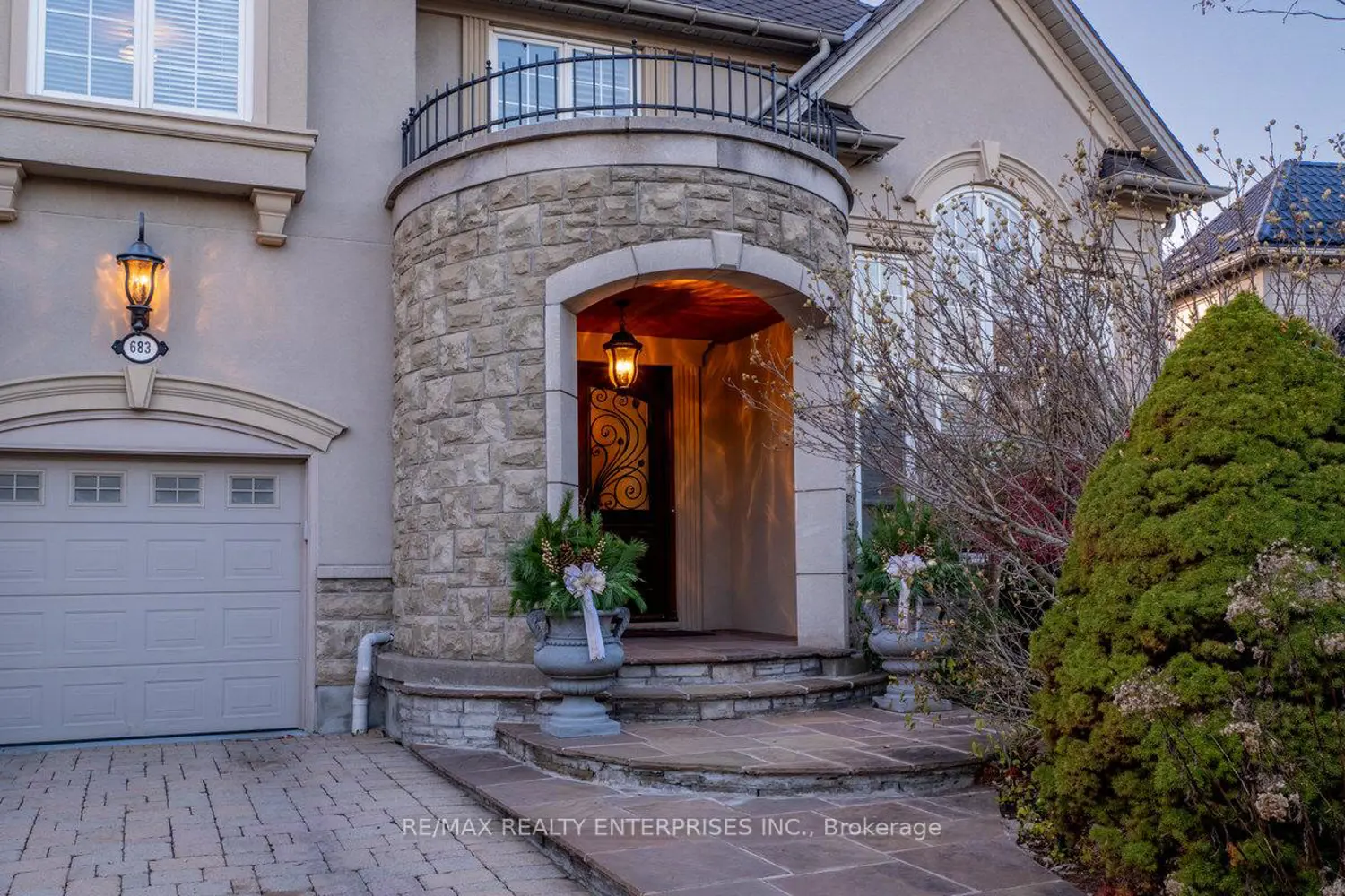 683 Canyon Street photo 2