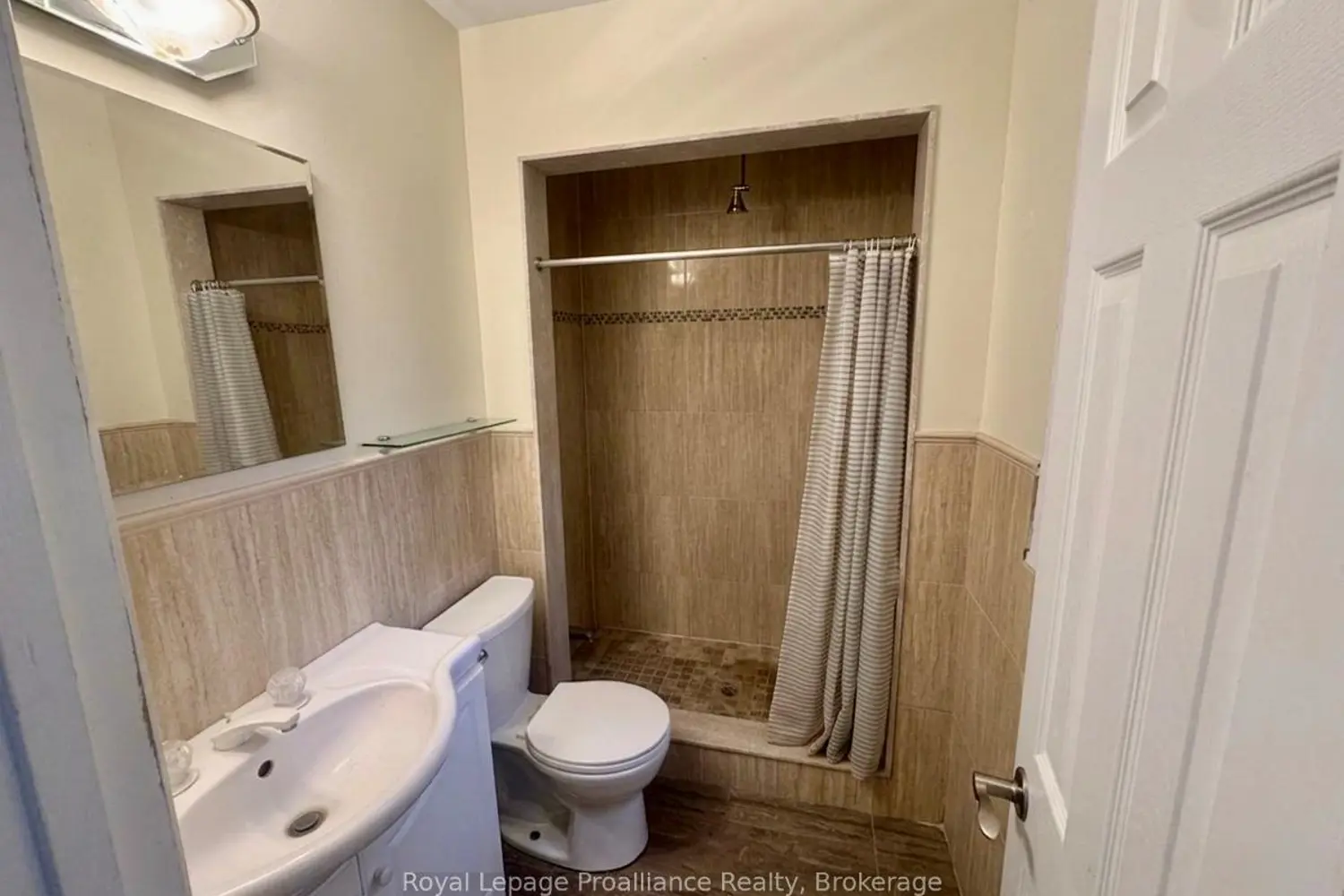 2683 Maplegrove Road photo 4