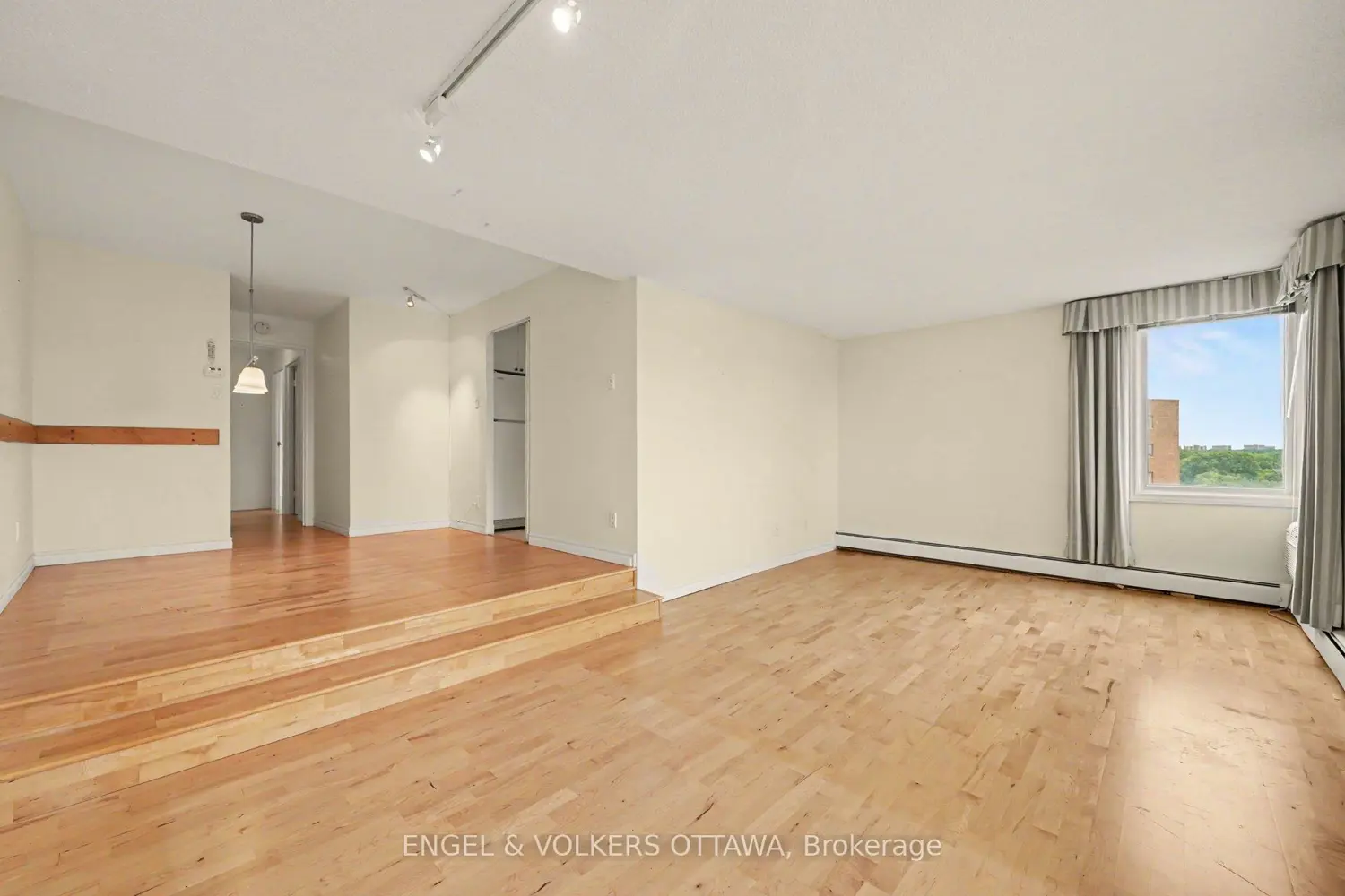 1171 Ambleside Drive 1206 photo 5