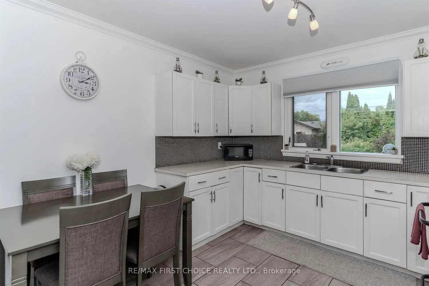 2645 Isabella Street photo 4