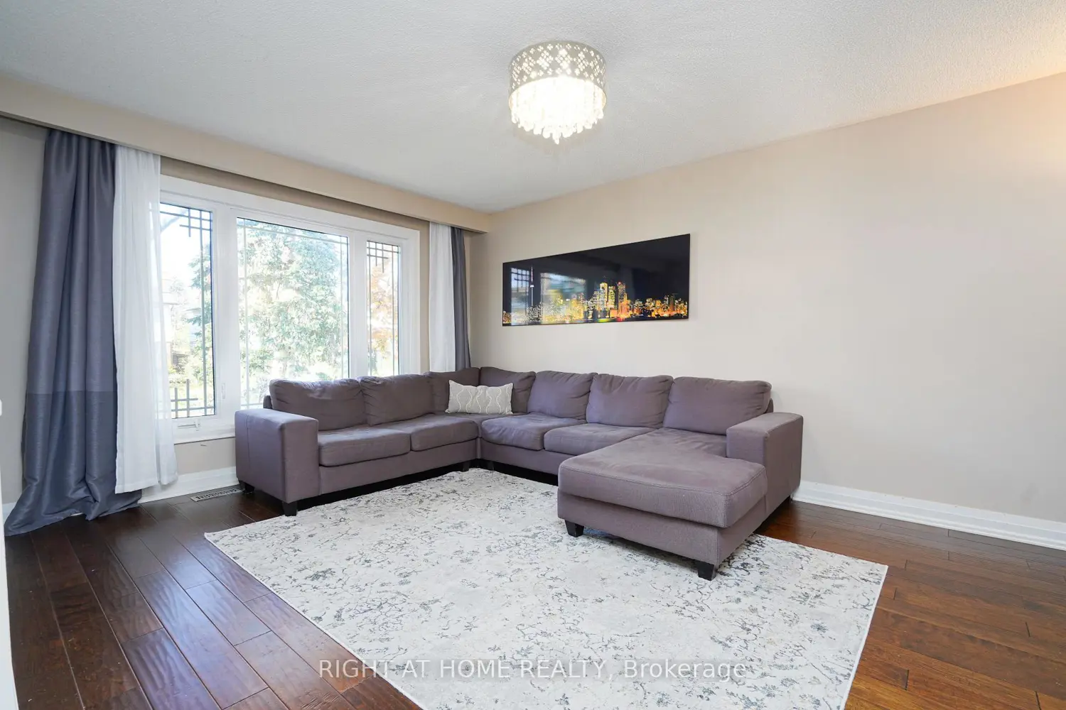 220 Overton Place photo 4