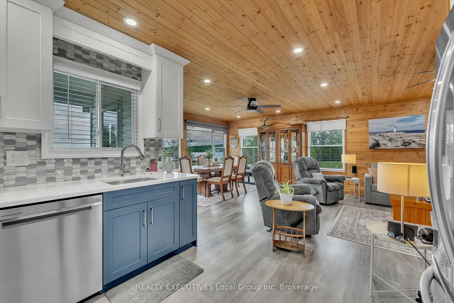 44 Lakeshore Road