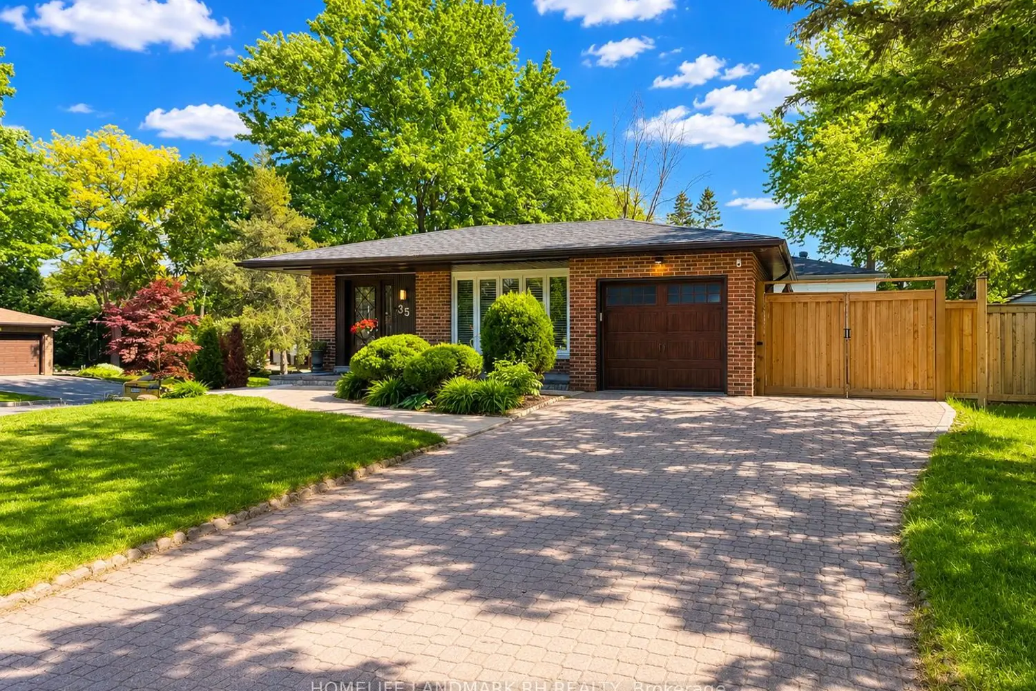 35 Royal Orchard Boulevard photo 2