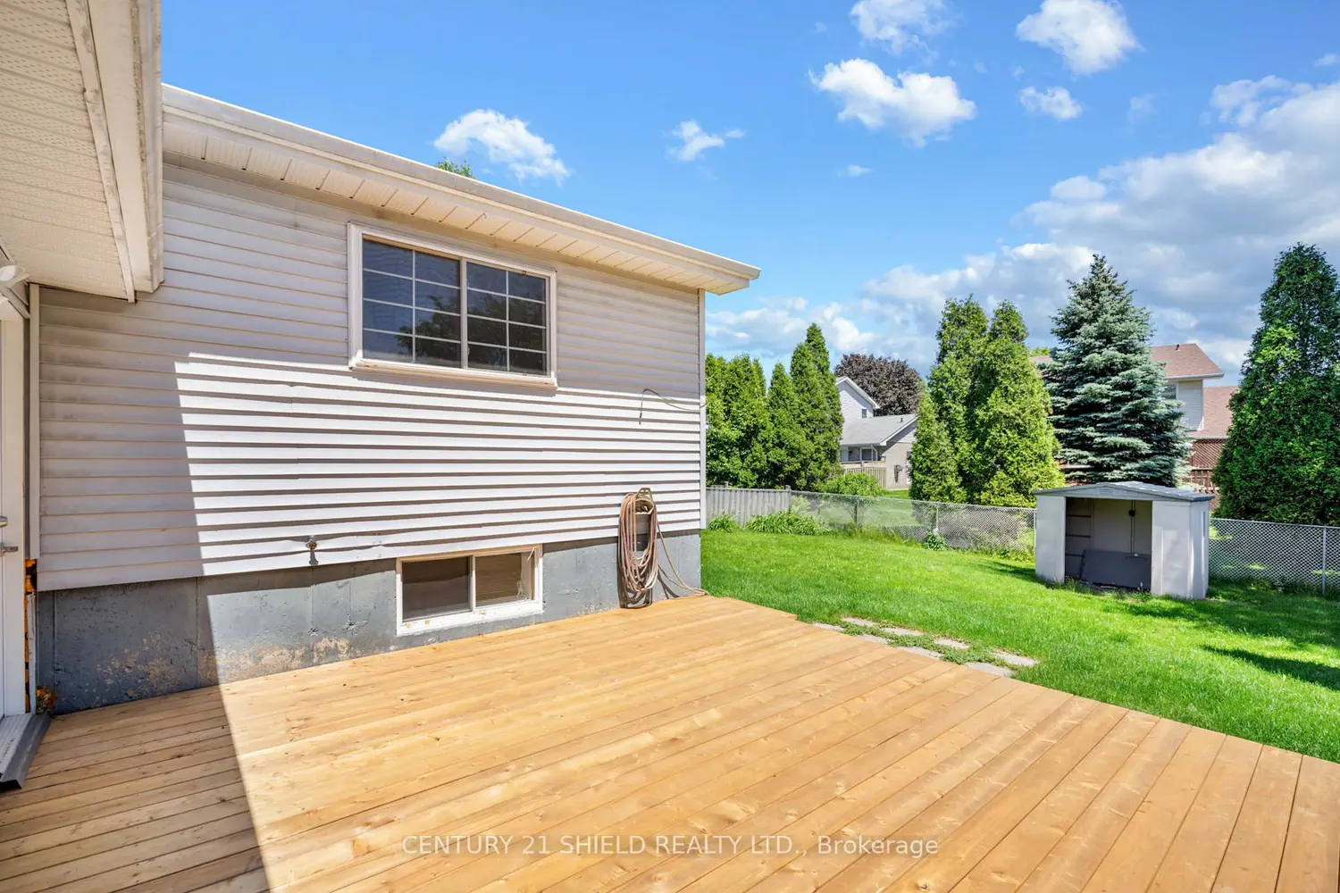 736 Champlain Drive photo 2