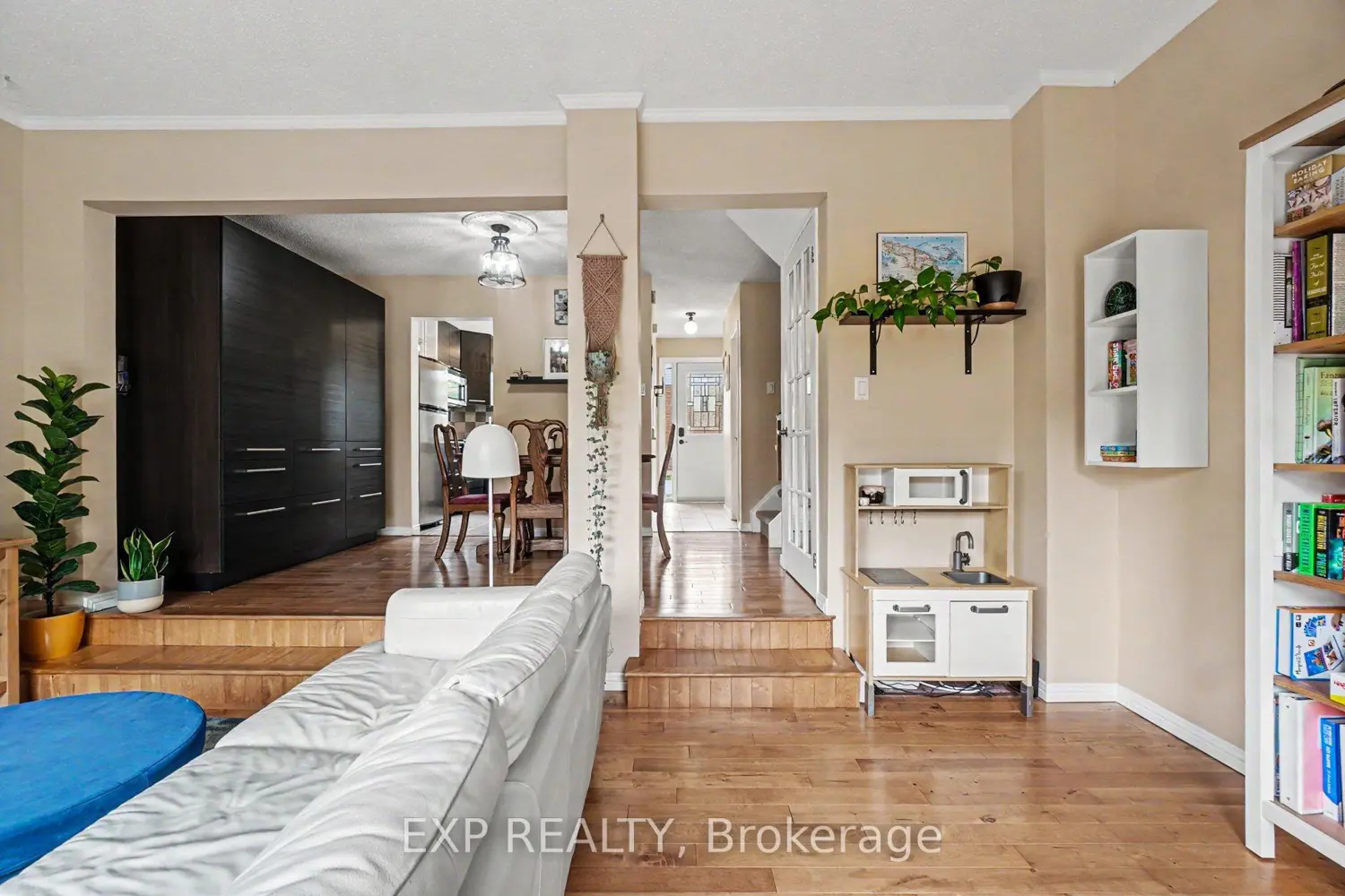 2030 Kelden Crescent 35 photo 5