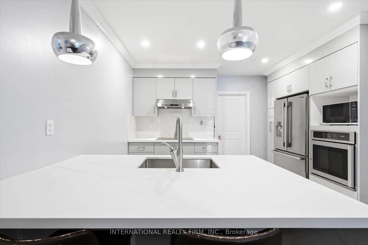 568 Delaware Avenue photo 4