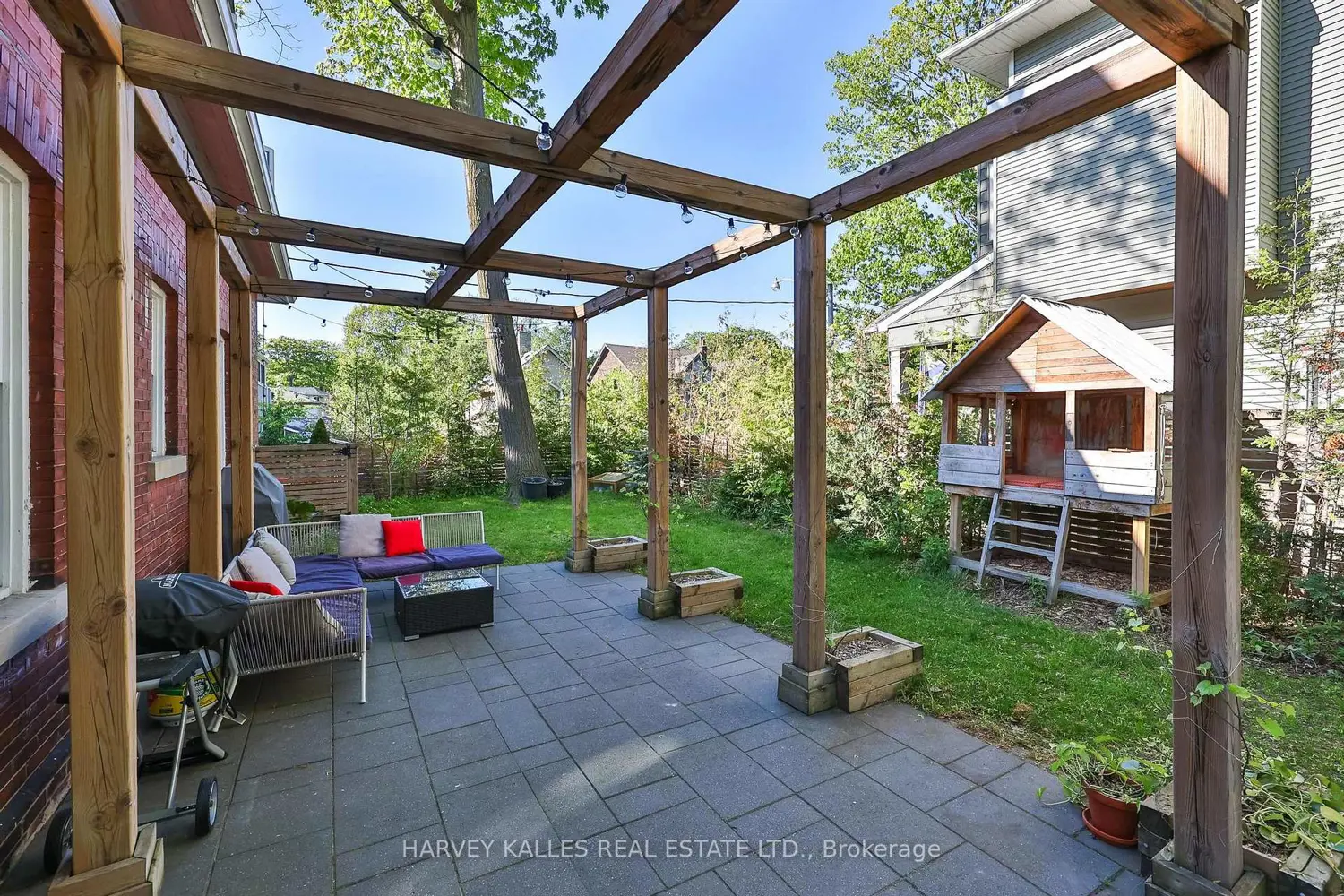 139 Hammersmith Avenue photo 2