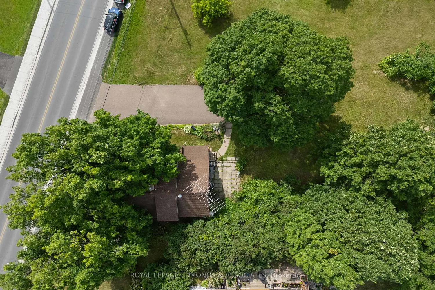 138 Bonnechere Street photo 3