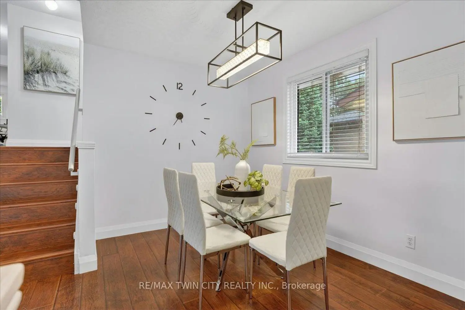 131 Carlyle Drive photo 3