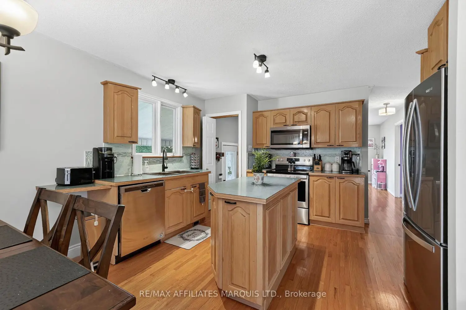 824 Alice Street photo 3