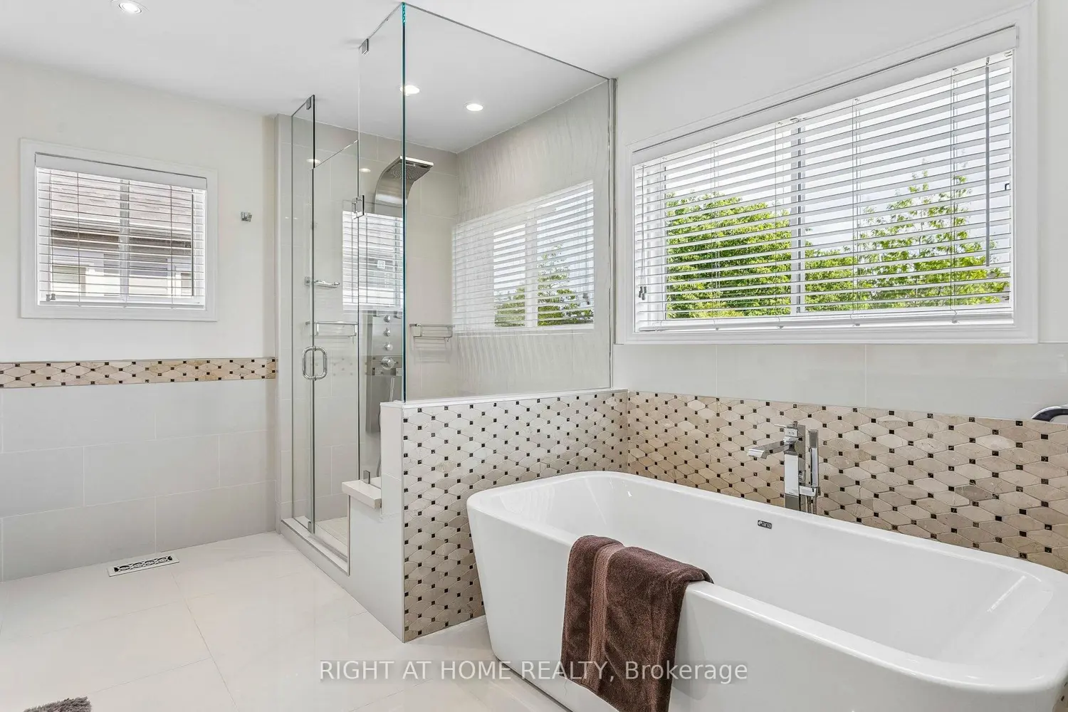 4263 Couples Crescent photo 4