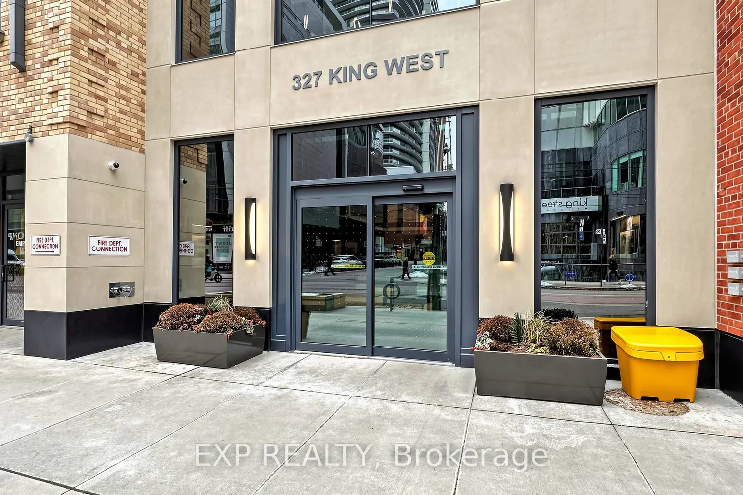 327 King Street 601 photo 5