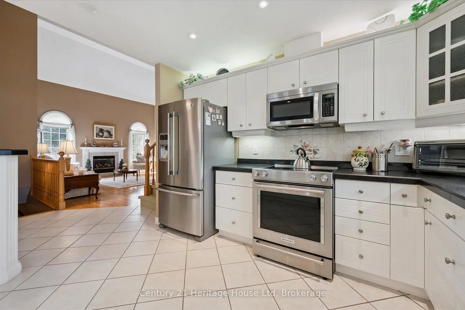 545 Athol Street photo 4