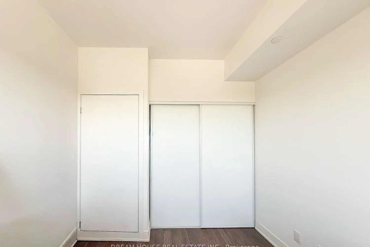 1350 Ellesmere Road 1011 photo 5