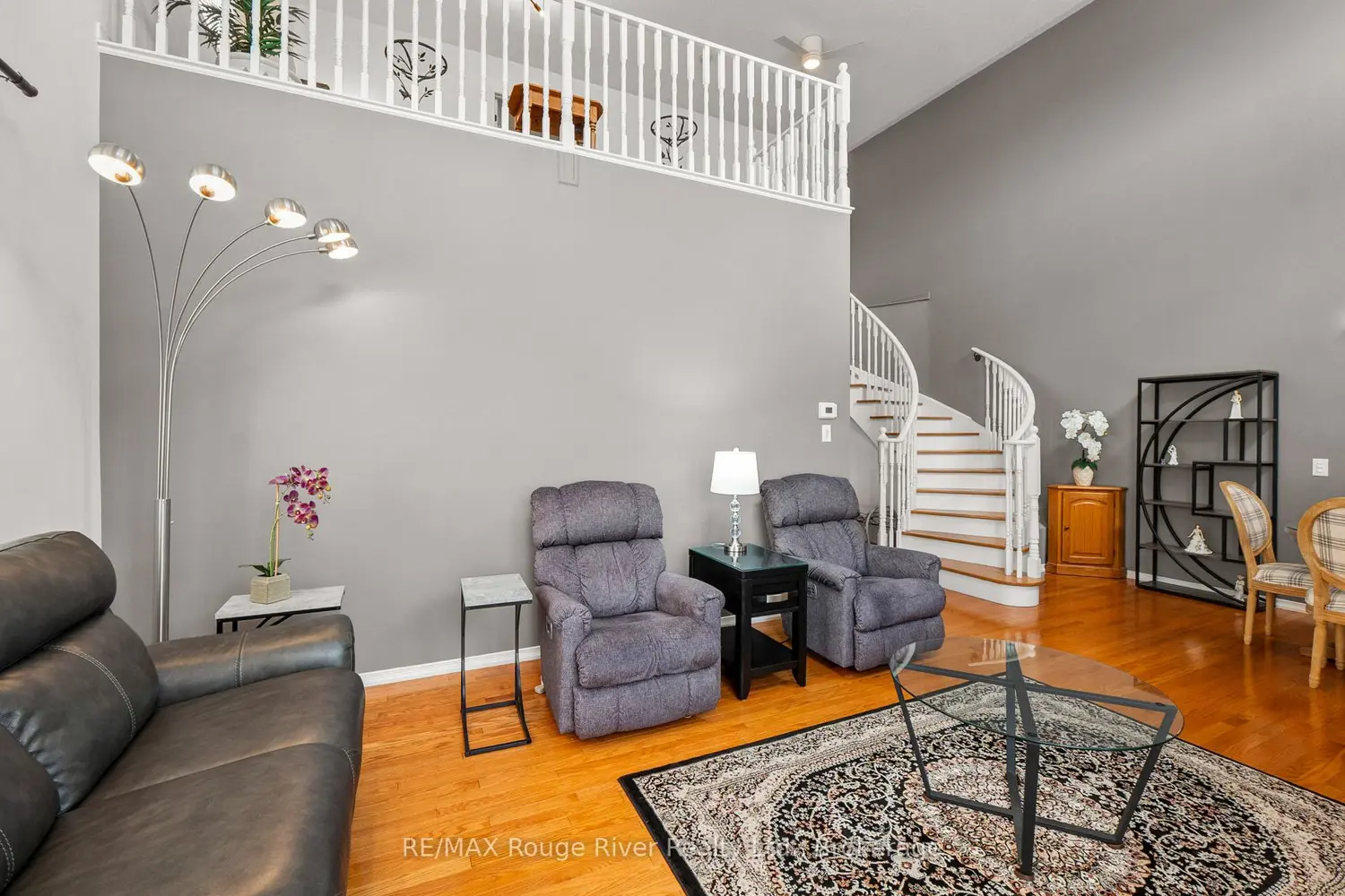 814 Leslie Street photo 3