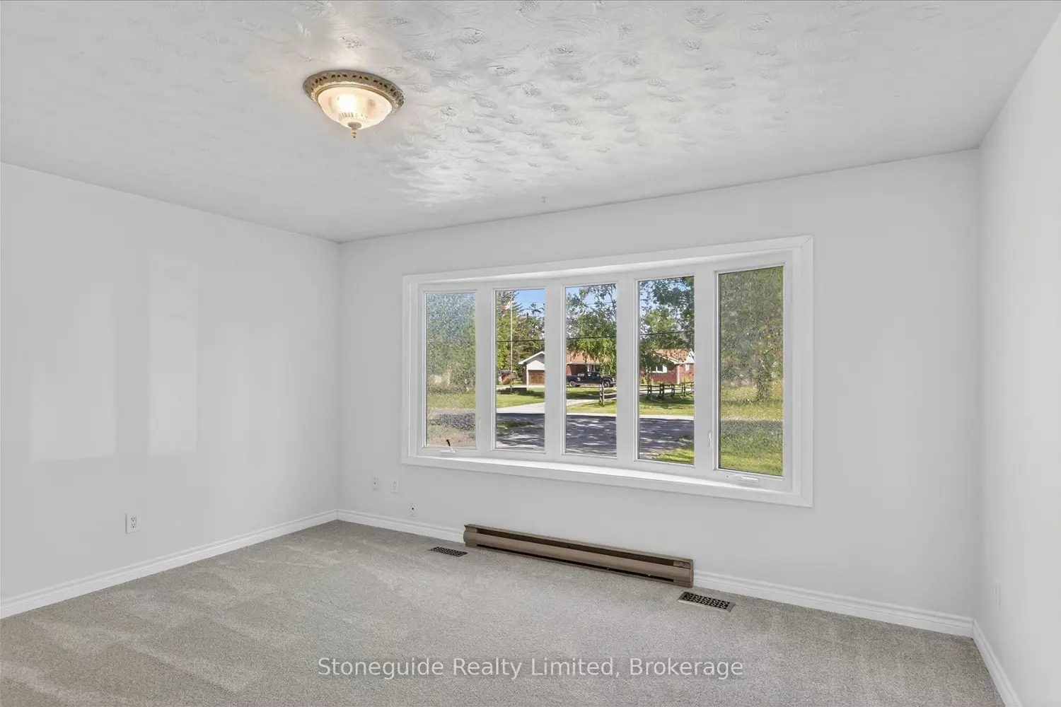 667 Skyline Road photo 2