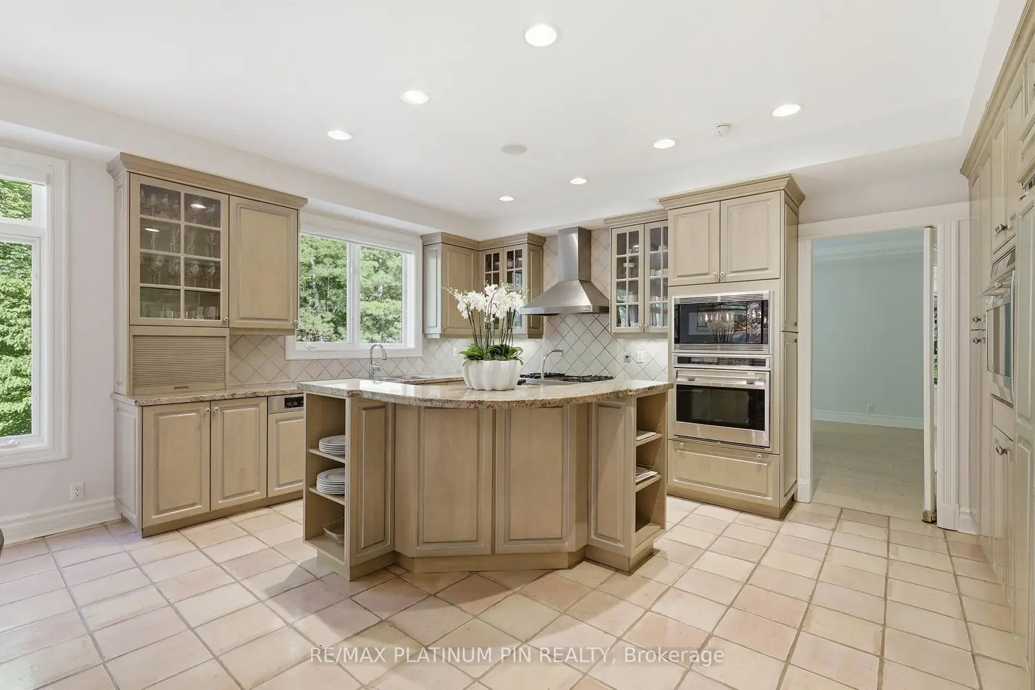 1843 O'neil Court photo 2