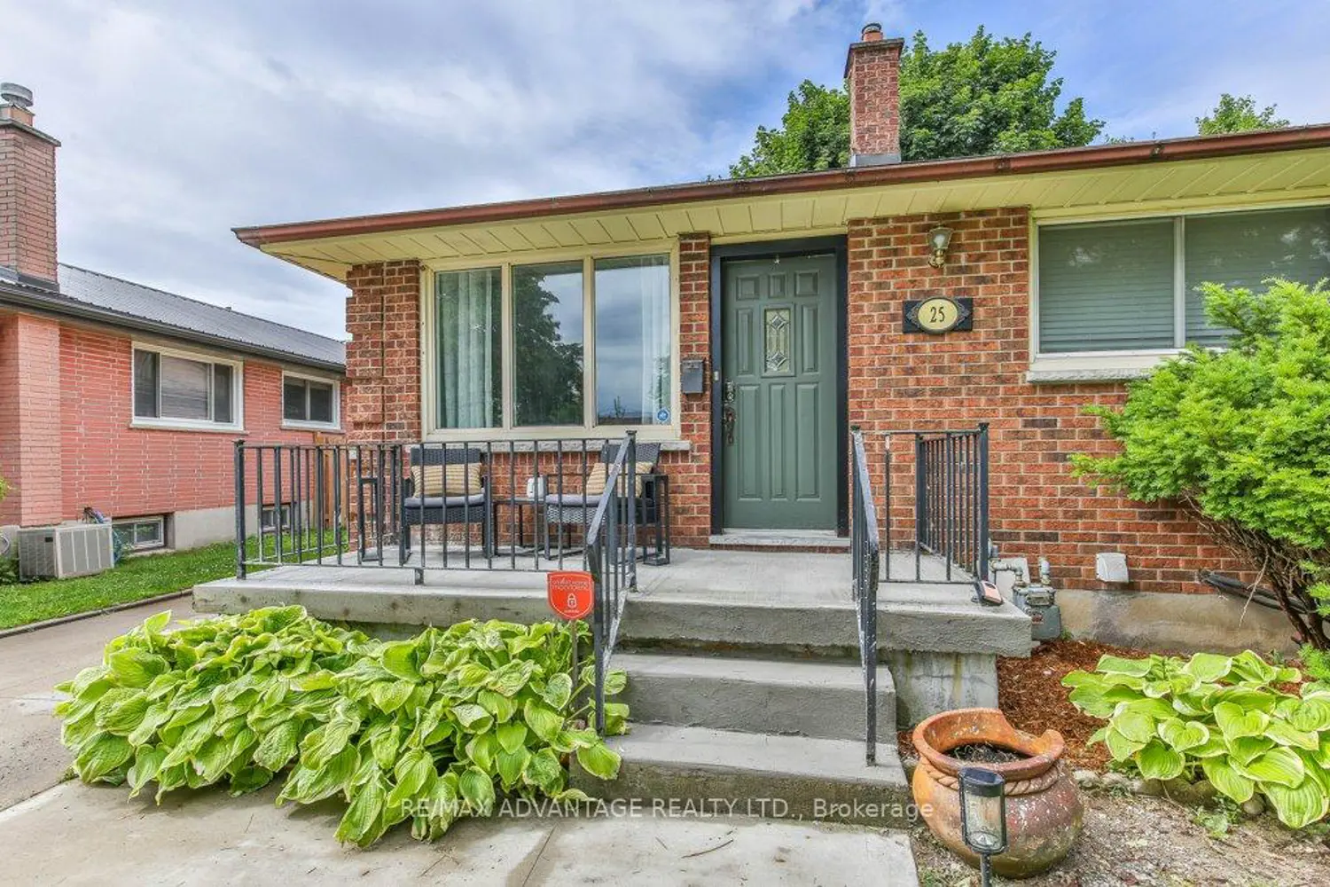 25 Laurentian Drive photo 2