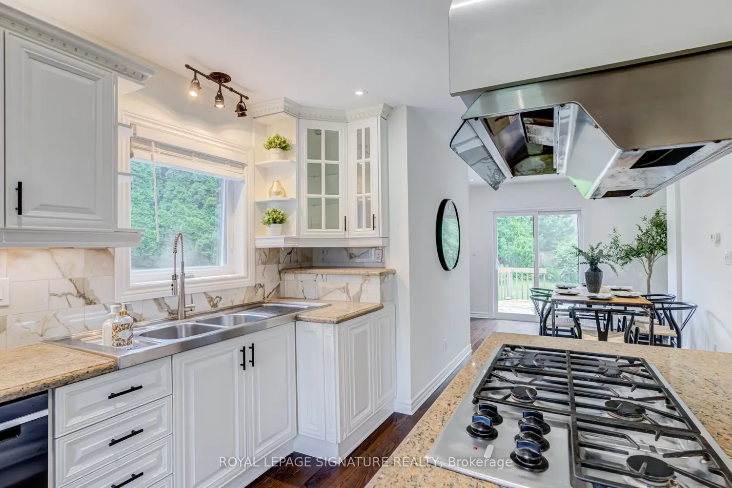 1472 Myron Drive photo 3