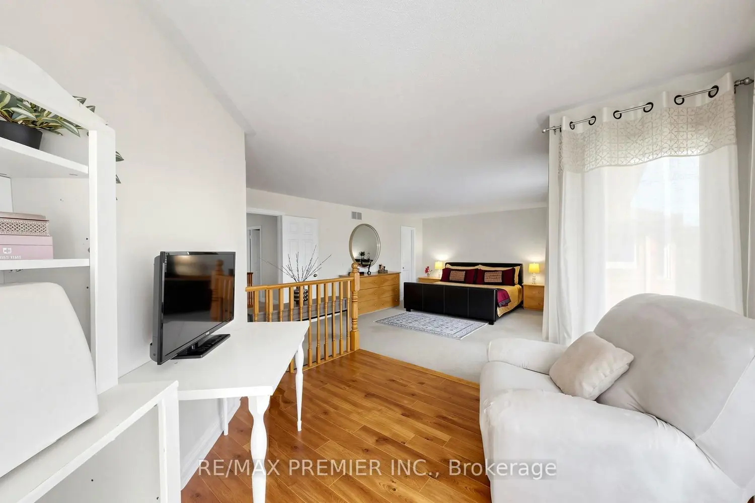 6279 Donway Drive photo 2