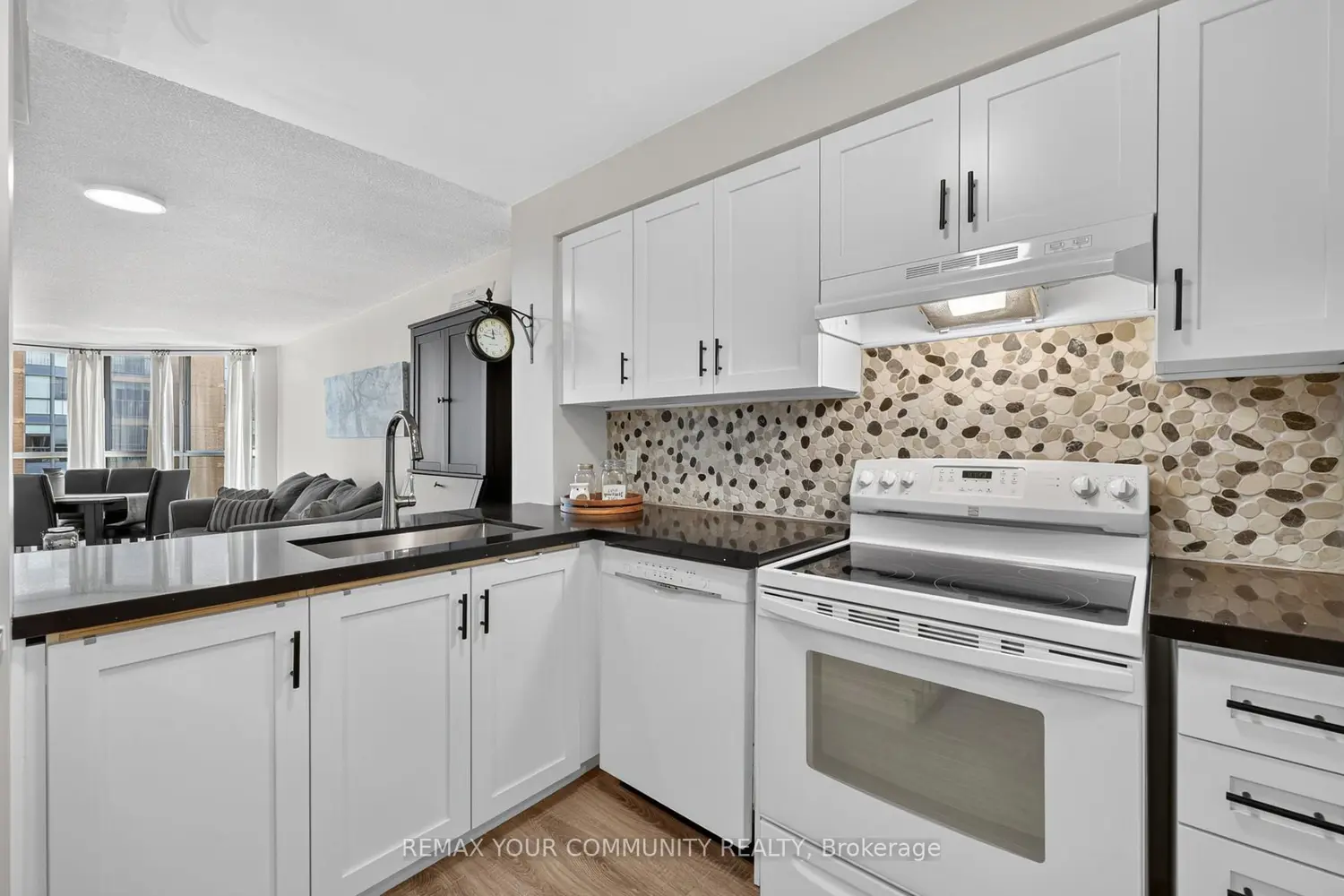 140 Dunlop Street 1409 photo 3