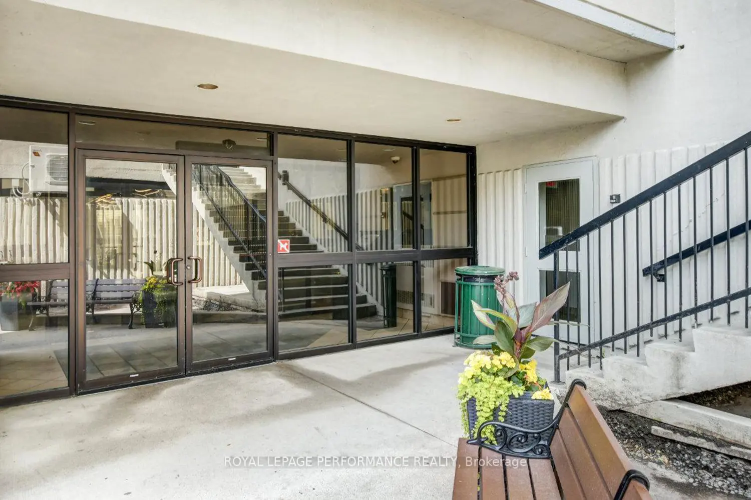 158C Mcarthur Avenue 708 photo 2