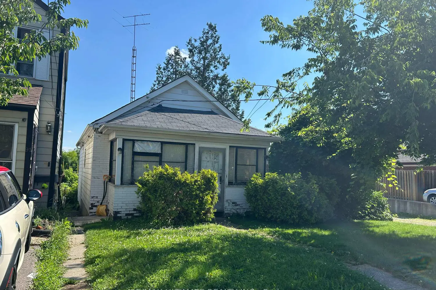 89 Brownville Avenue photo 3