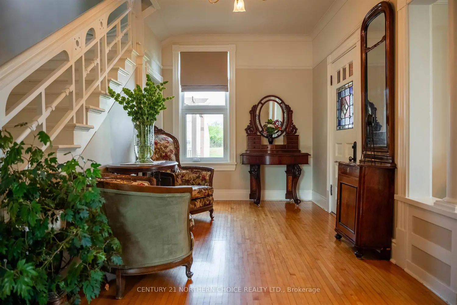 108 Ottawa Street photo 5
