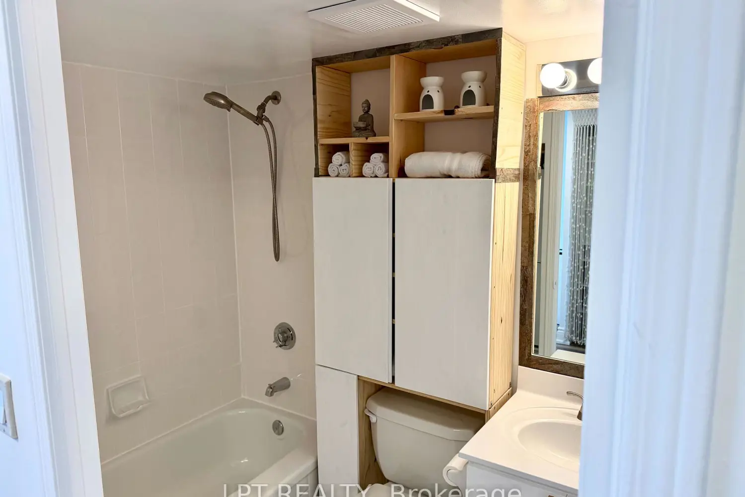 135 Hillcrest Avenue 2307 photo 4