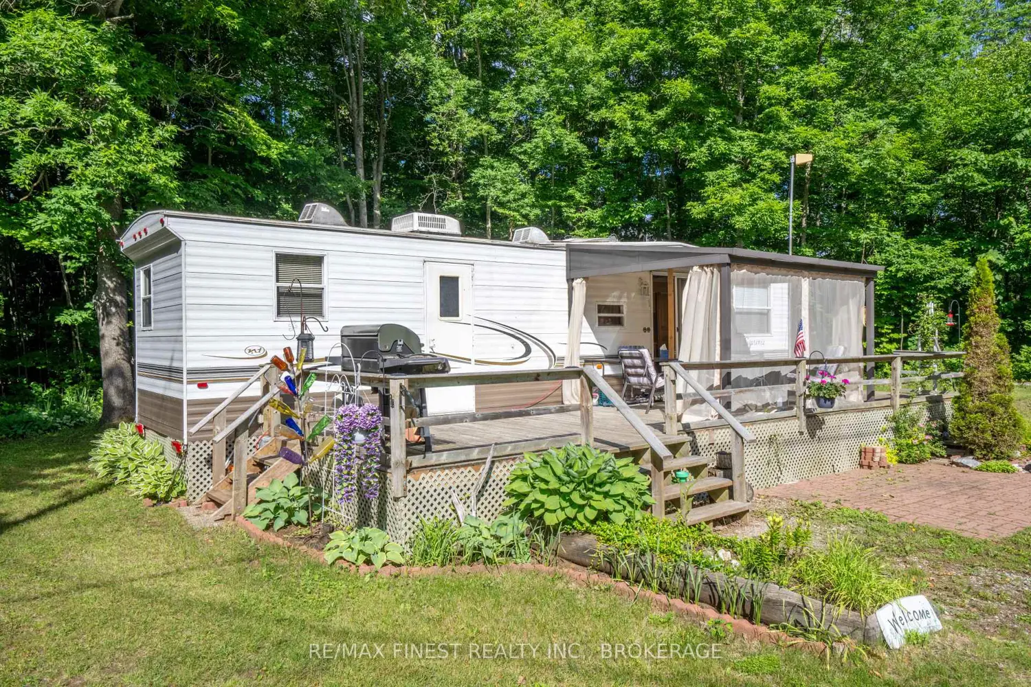 1059 Northview Lane photo 2