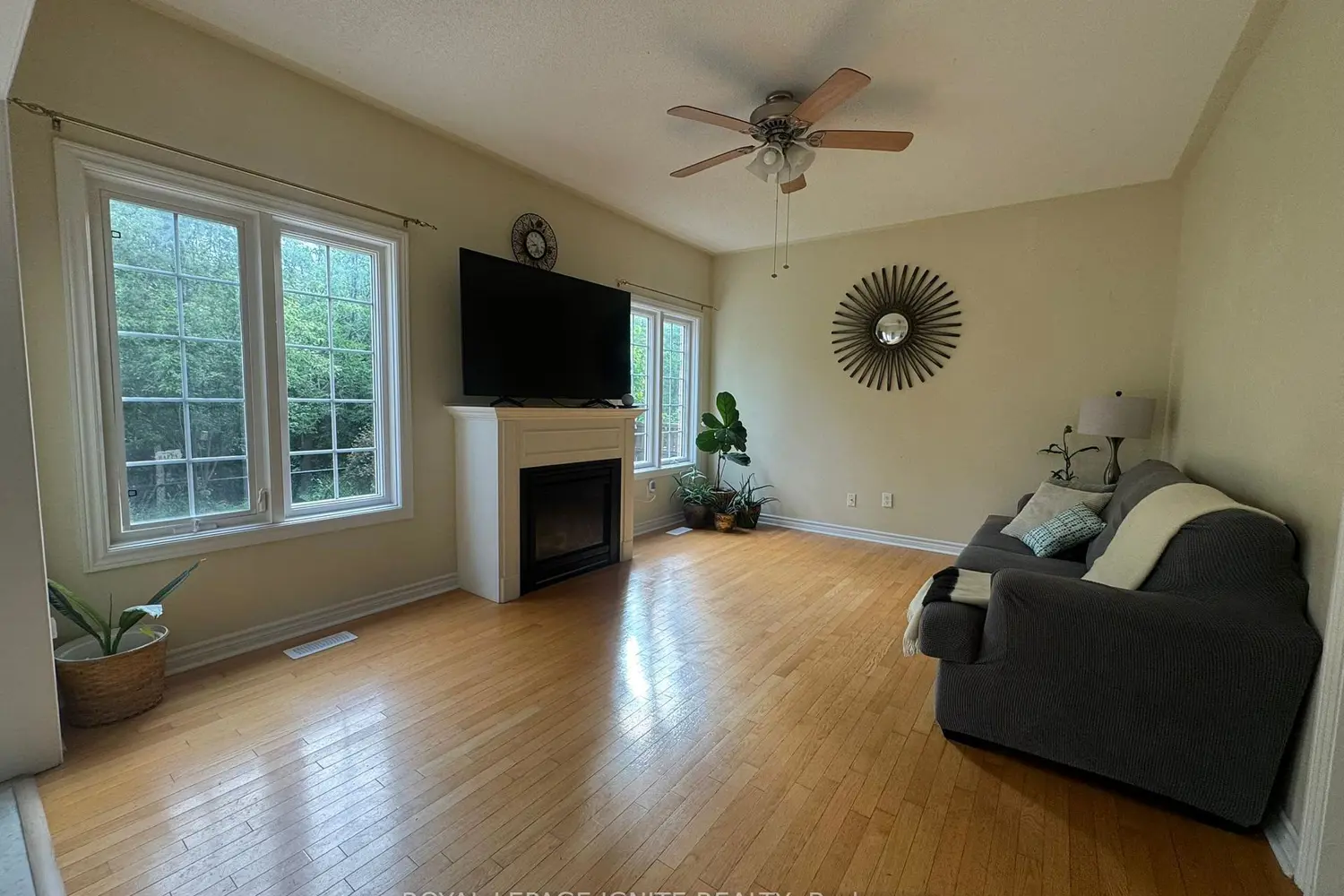 90 Sir Jacobs Crescent photo 5