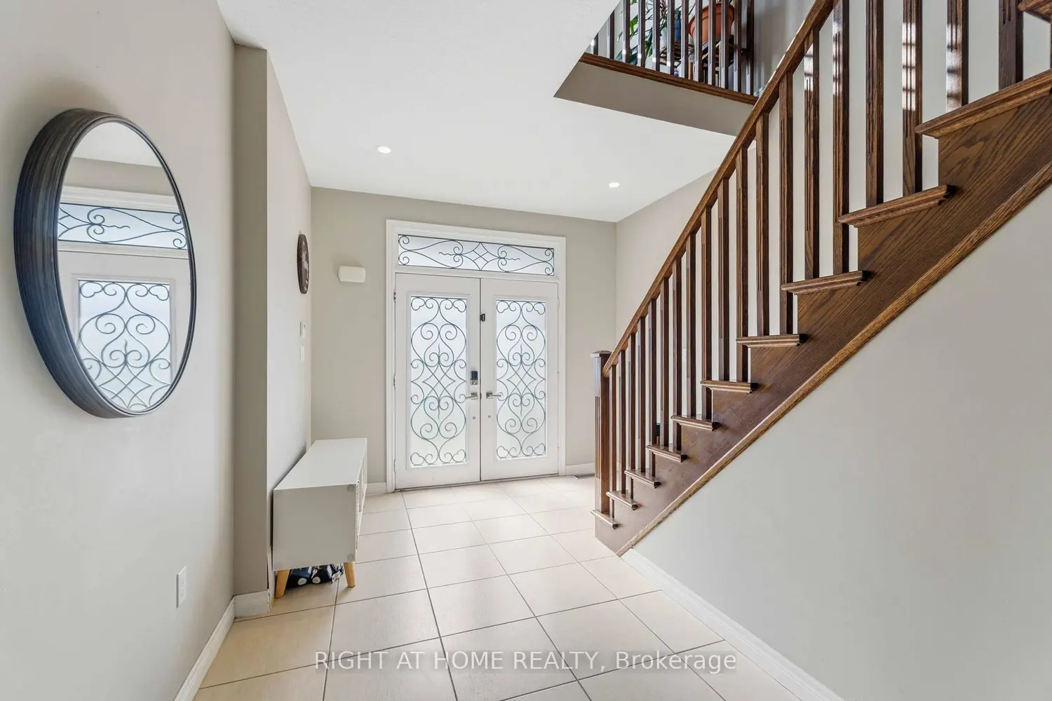 212 Chartwell Circle photo 2