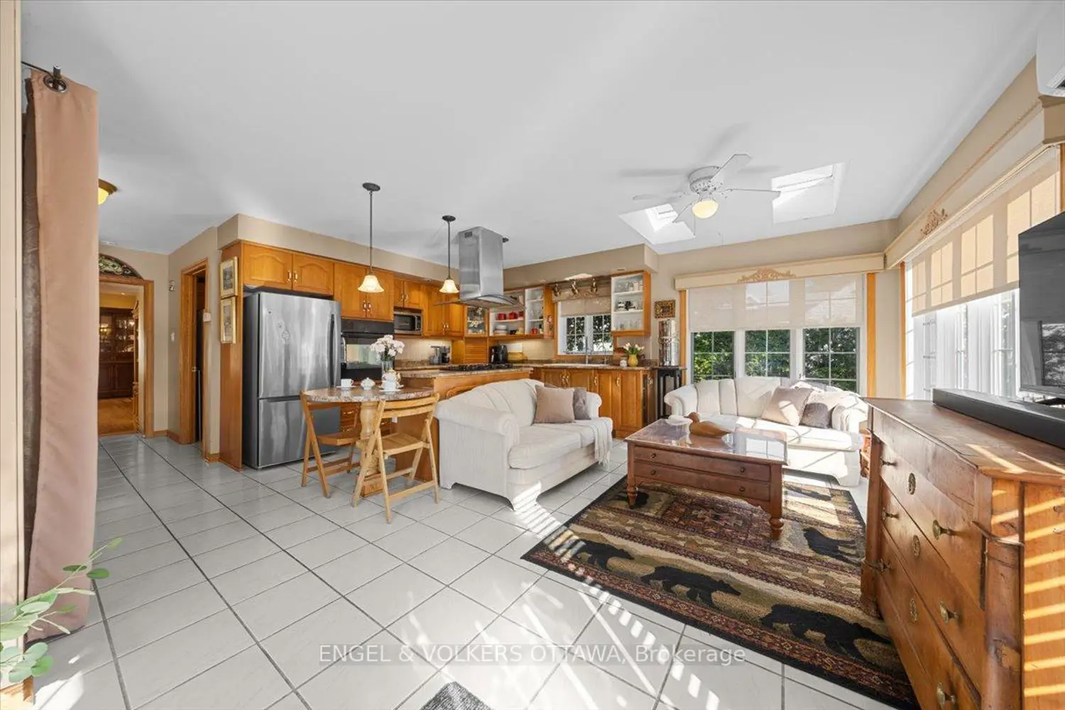 528 St Lawrence Street photo 3