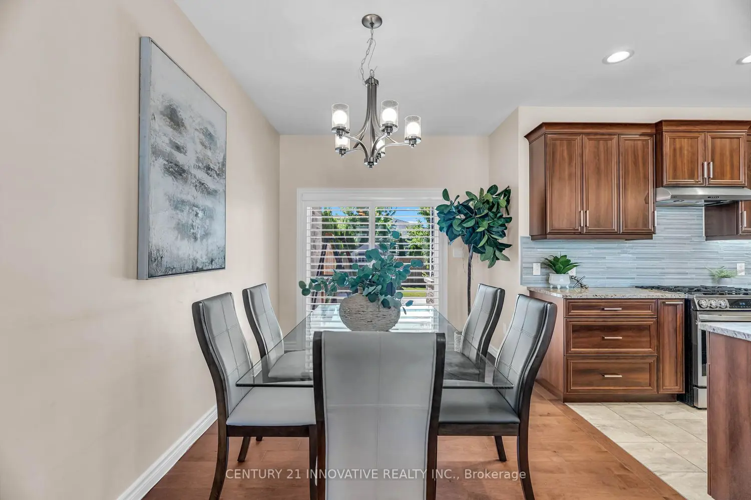 212 Summerset Place photo 3