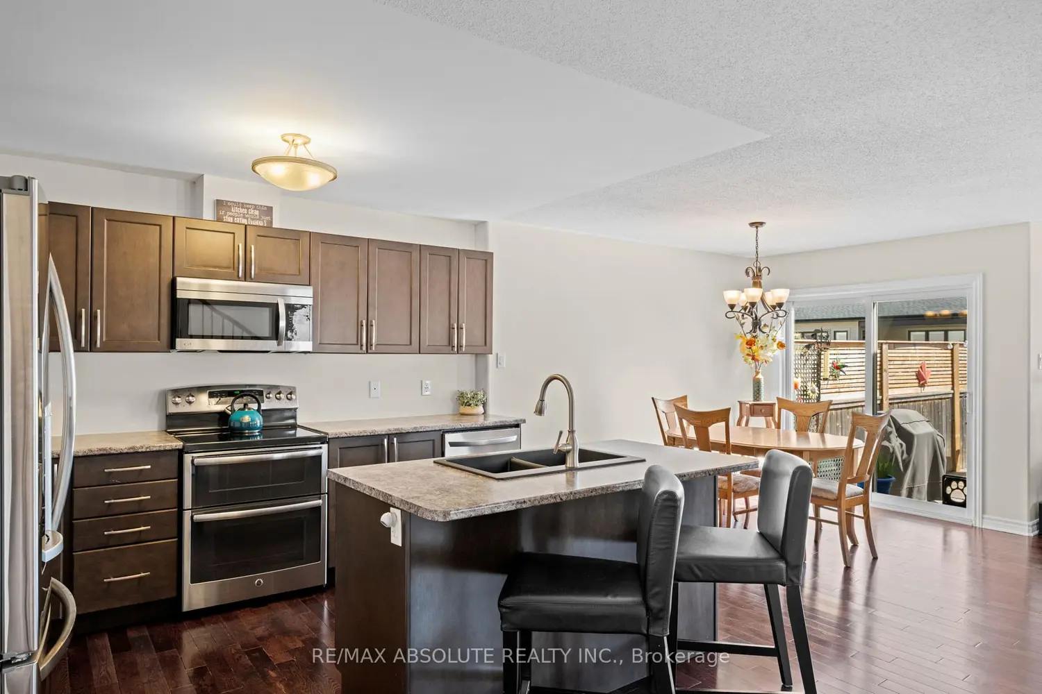17 Allan Bond Court photo 4