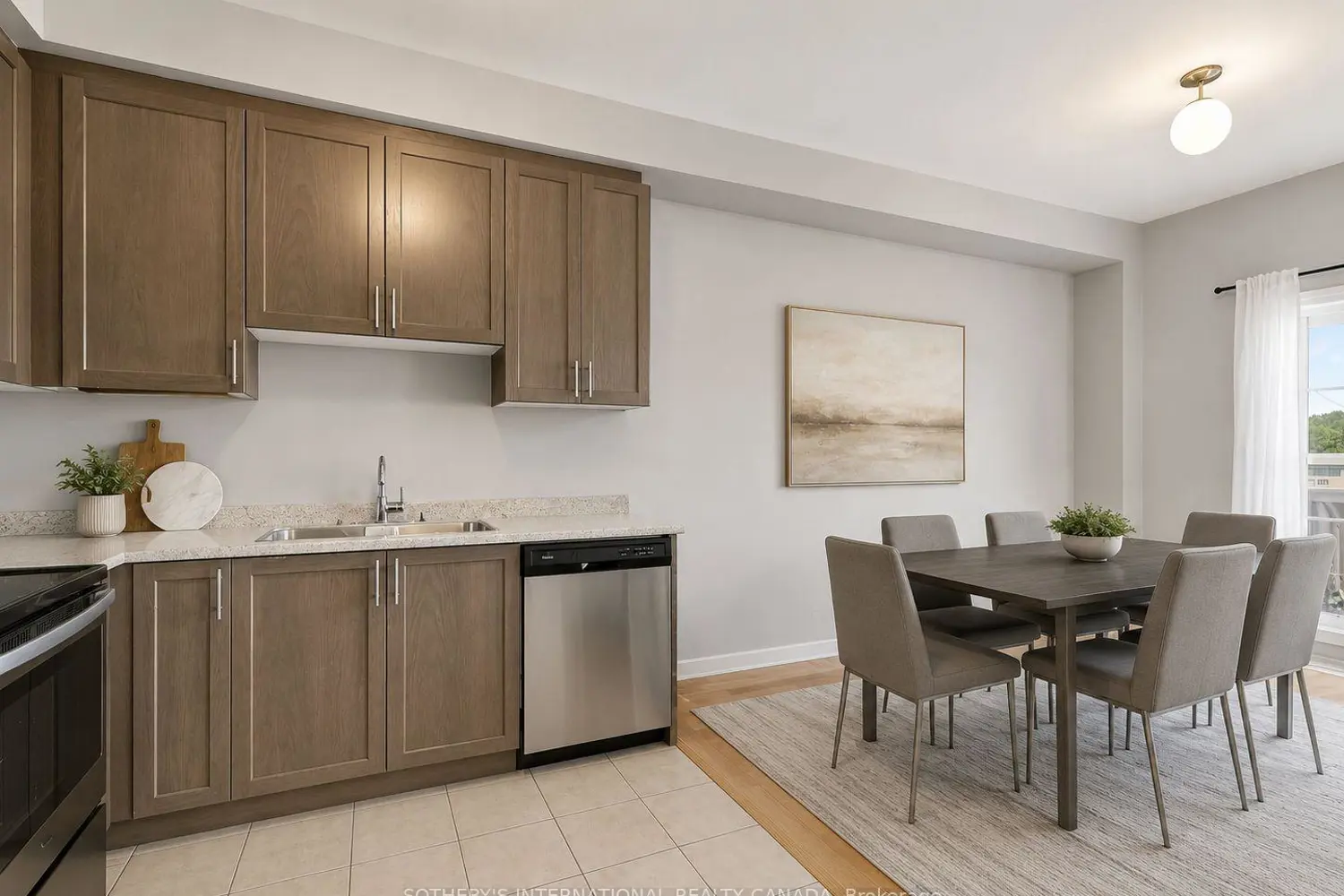 71 Daniele Crescent photo 4